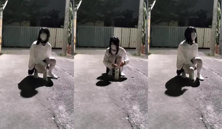 情侣夜晚楼下附近做爱刺激，静悄悄地周边，性奋了调教后入操起来，真厉害啊！