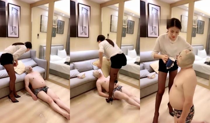 极品黑丝性感女主~调教大叔42分钟，下手太狠不料反被打，哈哈，两人厮打贼好笑！