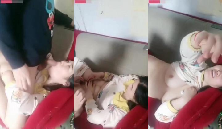 熟女妈妈来大姨妈被索要做爱，为了满足儿子兽欲穿着睡衣就献上了菊花