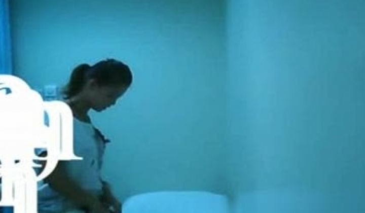 专供黑兄某妇科医院偷拍前来做检查的女人,在医生面前毫无保留的脱光全部衣服