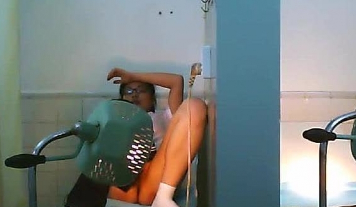 专供黑兄某妇科医院偷拍前来做检查的女人,在医生面前毫无保留的脱光全部衣服