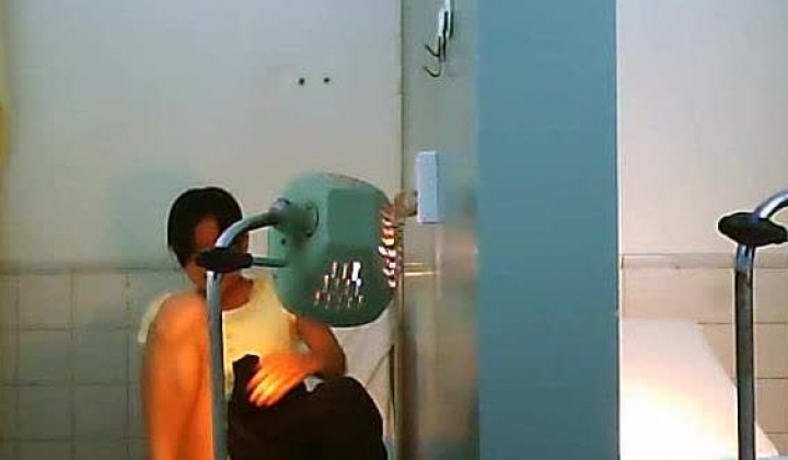 专供黑兄某妇科医院偷拍前来做检查的女人,在医生面前毫无保留的脱光全部衣服