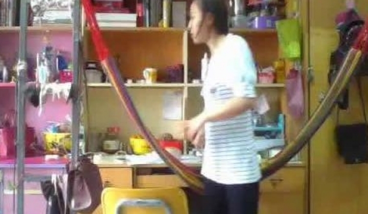 女同学笔记本安装远程摄像头控制软件看她们宿舍妹子集体宽衣解带换衣服附寝室妹子合影