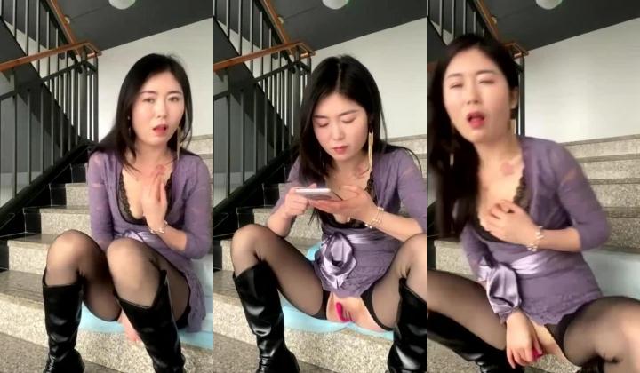 女人味十足，极品白虎熟女【sunny-520】付费，脸穴同框户外楼道自慰喷水