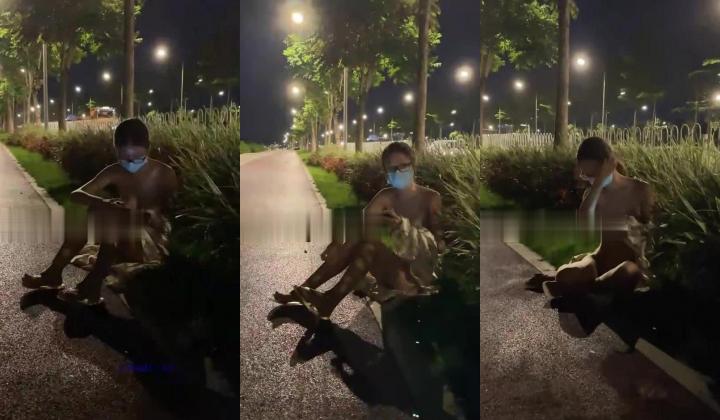 出道即巅峰，新手露出界天花板苗条女神tomm毫无底线农家院景区专卖店露出完结，协同闺蜜下乡裸体采