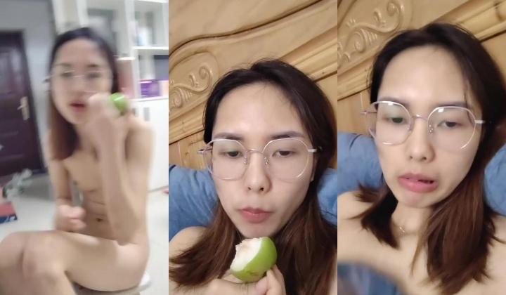 极品女神大学生，【深口舔情汁】，家中跟男友炮火连天不停，撒尿洗澡做爱，性爱每一天快乐无极限