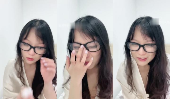 ️新人眼镜校花 十个眼镜九个骚 闷骚型丝袜大长腿舌钉口爆啪啪