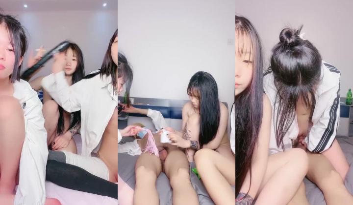 4个00后嫩妹妹！年纪不大超会玩！无敌粉嫩小穴，粗大双头龙互插，幸福炮友妹妹轮流上，让人羡慕