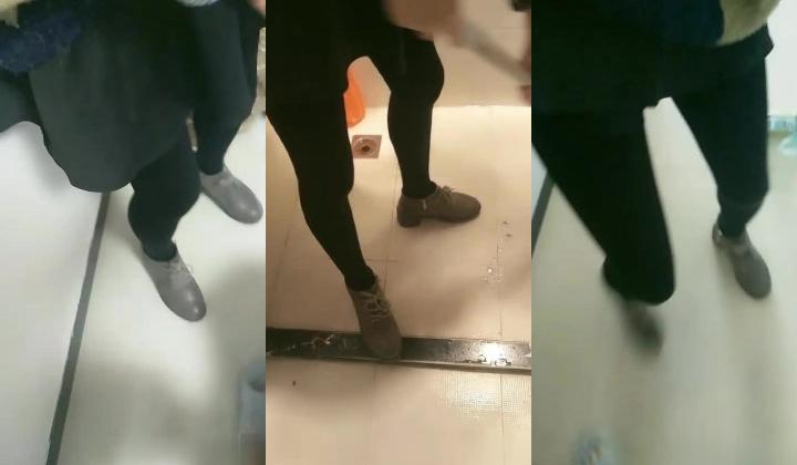 良家小少妇聊着聊着就到床上了，按着她的头给我口交，半推半就下扒光衣服，奶子真得劲玩她奶头爆草射逼