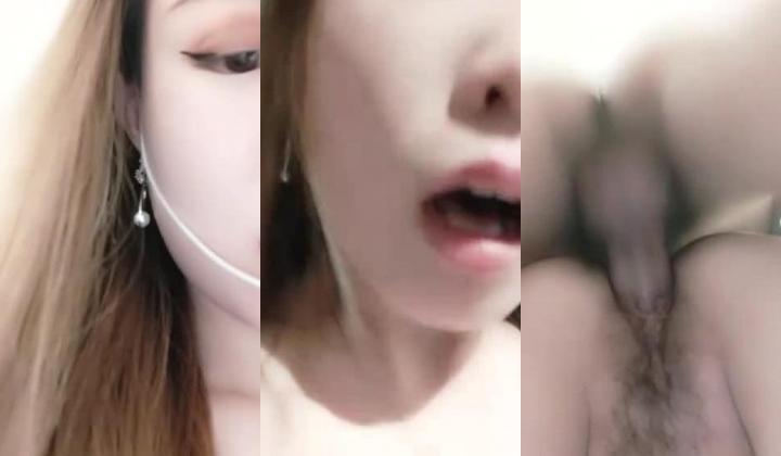 露脸黑丝袜非常耐操的年轻小妹，口活超棒非常淫荡被大鸡巴各种姿势爆草，无套水多表情很骚，呻吟浪叫不