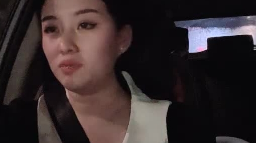 长相不错的少妇驾车出去玩车震，不过瘾再到酒店再来一炮