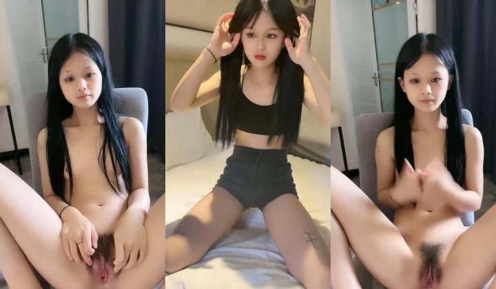 极品嫩妹妹！放开尺度酒店操逼！娇小身材贫乳，翘起屁股求操，第一视角抽插，低低呻吟娇喘