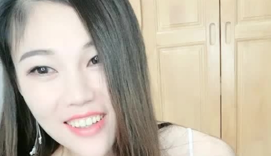 【吸精小奴隶】美女极度风骚，深喉一绝，还玩灌肠肛交，直接射在菊花里面，肤白貌美极品尤物，真刺激啊