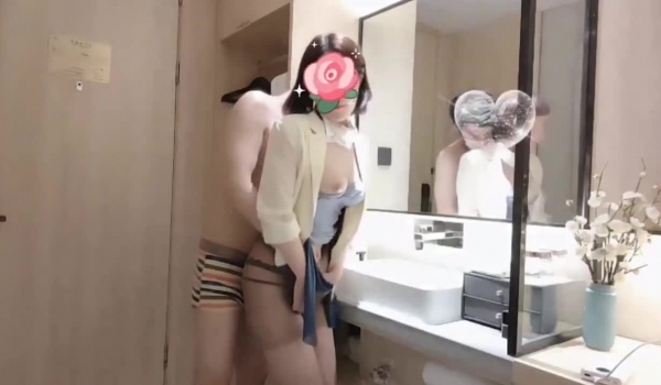 超美气质小少妇【果儿】剧情新作-制服女秘书的呻吟 为了让老板满意主动骑乘 卫生间操到床上