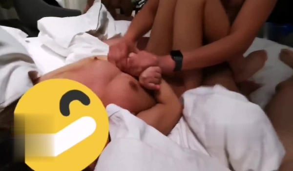最新推特高颜值美女超好身材绿茶婊Donald_S啪啪私拍流出 多男怼操蜂腰美臀美女超爽
