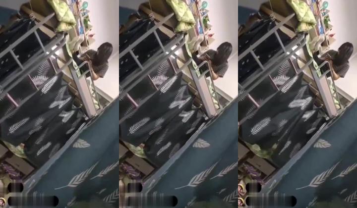 坑闺蜜妹子还不起高利贷被逼直播偷拍 室友换衣服抵债,心里很矛盾,表示一天也不想坚持了