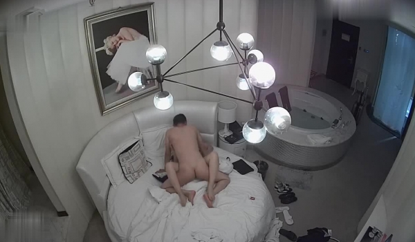 看起来很有文化的妹子性趣很大 要了三次还帮老公敷面膜 一对豪乳让人爱不释手
