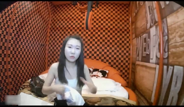 大学美女约情人酒店偷情 提前到房间玩弄情趣 后被狠操