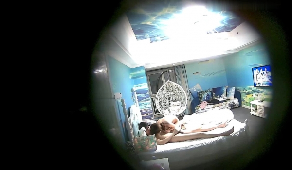 身材高挑非常甜美的美女 和帅哥男友大战半小时 带来小道具使用 狠狠深插  男友喜欢性虐 头戴内裤