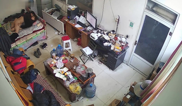 【极品稀缺 ️破解摄像头】东北老哥半夜性欲上劲操醒迷迷煳煳的老婆 抱着操真带劲 捆绑暴力抽插啪啪