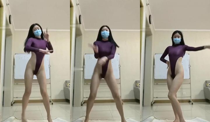 推特大学生嫩妹 云朵有点甜 身材超棒嫩妹，专业舞蹈动感摇摆！定制裸舞5 高差体操服嗨歌舞