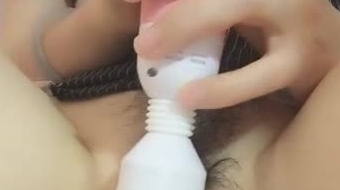 逼逼挺嫩的妹子直播按摩器自慰喜欢的不要错过