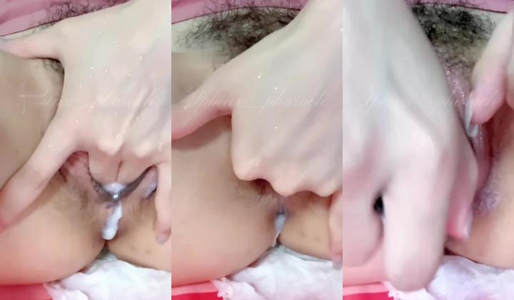 ️知性眼镜反差御姐【斯芬克斯】最新VIP群福利，道具自慰，近景特写抠穴流白浆