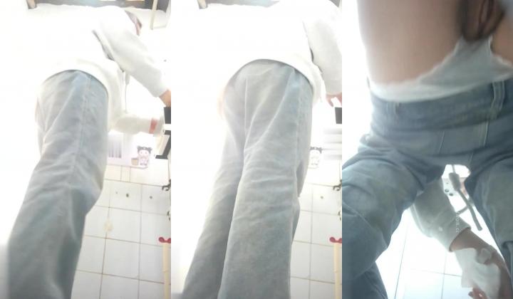大神潜入野鸡大学简陋女厕超近视距高清后拍两个好闺蜜一块上厕所