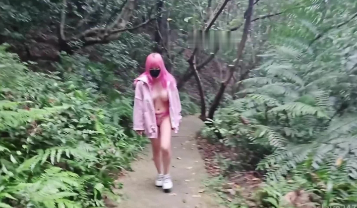 露出博主【小小Q】的露出