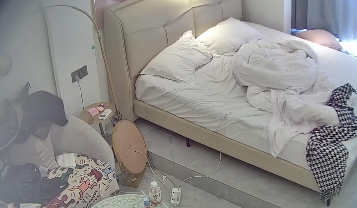 酒店偷拍连续3天入住的年轻情侣古灵精怪的双马尾可爱甜妹被男友不分日夜操了几次