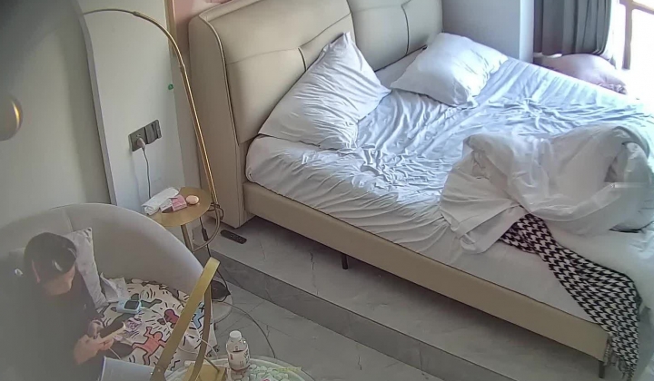 酒店偷拍连续3天入住的年轻情侣古灵精怪的双马尾可爱甜妹被男友不分日夜操了几次