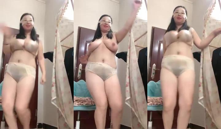 抖音 大波波轻熟女 · 最美阳光 · 大肥逼大肥逼，奶子又大，福利