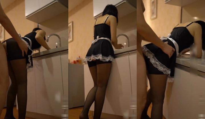 网红美少女福利姬押尾猫作品 黑丝女僕的诱惑 不穿内裤的骚女僕被主人直接推倒 无套中出她的无毛小穴