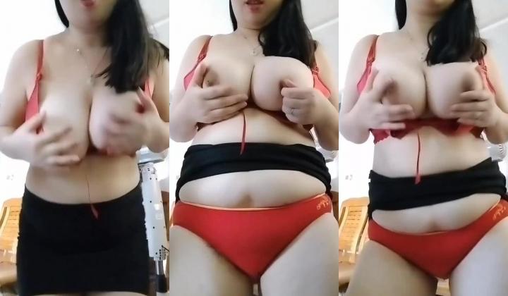 抖音 大波波轻熟女 · 最美阳光 · 大肥逼大肥逼，奶子又大，福利
