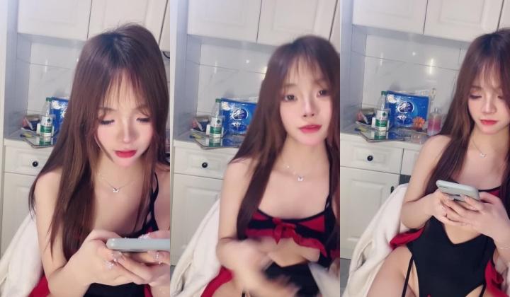 极品校花【07在校高中生】恋爱的感觉 美乳丝袜长腿 极品翘臀大屁股 掰开骚逼漏出粉嫩小穴 好想射