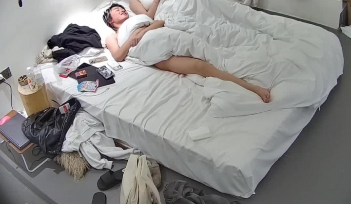 大学城续 年轻粉嫩的双马尾女孩被小黄毛骗去开房操 后续再更新