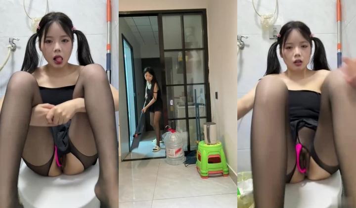 stripchat【Pippin-19】户外小萝莉 长相甜美 好身材大长腿极品翘臀 树林 公厕 