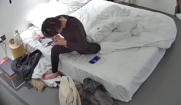 大学城续 年轻粉嫩的双马尾女孩被小黄毛骗去开房操 后续再更新