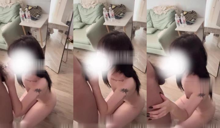约炮大神长沙纹身哥《Soul上撩的04年蜜桃臀》肛门给破了处，越捅越深疼的惨叫，问她男友大还是我