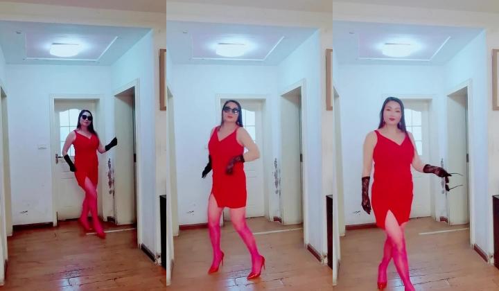 快手 女王：要一个专宠我的人 高跟鞋骚货，财富自由，喜欢旅游，冲浪，还喜欢做爱！