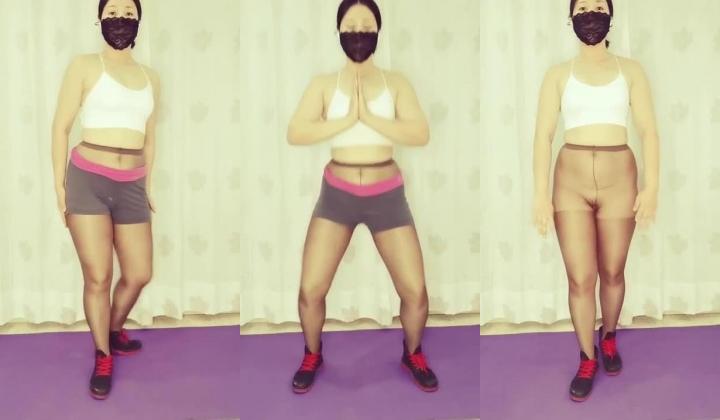 丰满熟女 ·桃子冰妈妈· ：好，同学们来跟我一起练，今天我们主要做的动作有腿部训练，还有提臀的运
