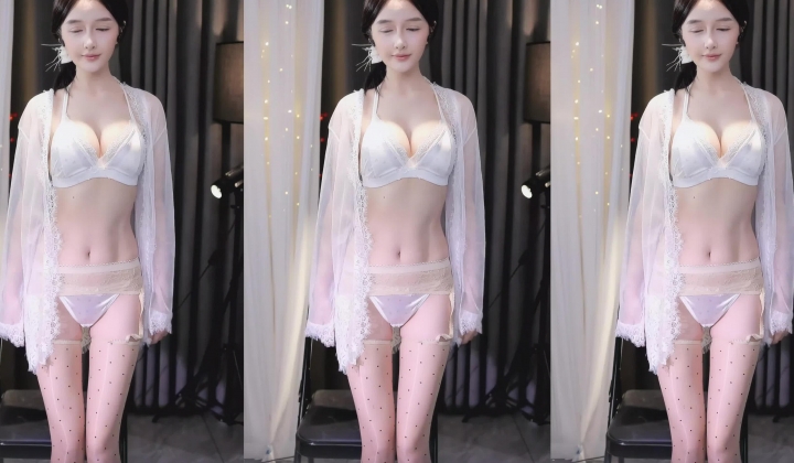 网易CC骚逼主播【婷宝】好身材大长腿，裸舞诱惑，搓奶自慰，丁字裤卖骚