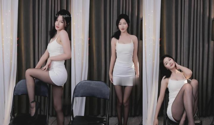 网易CC骚逼主播【婷宝】好身材大长腿，裸舞诱惑，搓奶自慰，丁字裤卖骚