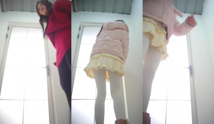 景区简易女厕偷拍美女换衣服尿尿多个高贵气质美女入镜