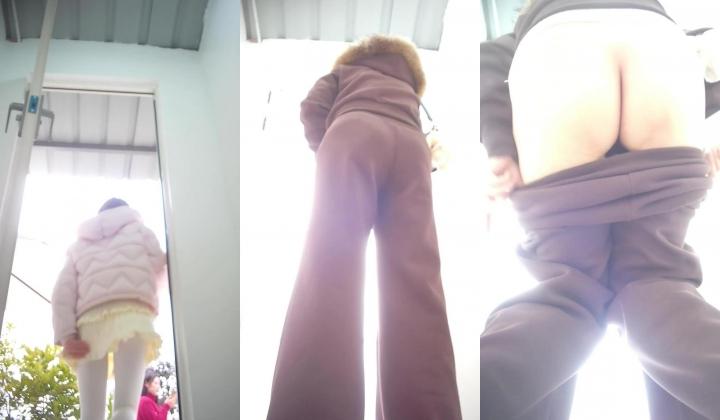 景区简易女厕偷拍美女换衣服尿尿多个高贵气质美女入镜