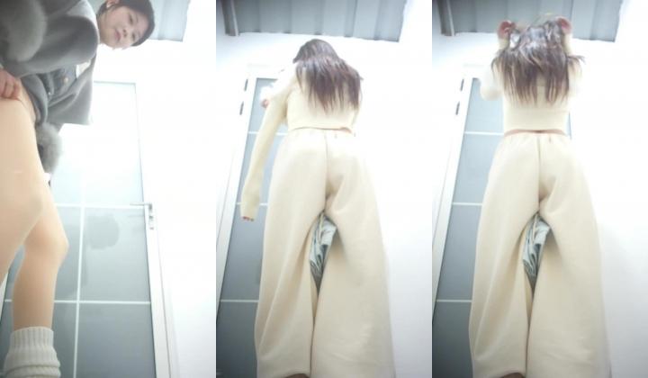 景区简易女厕偷拍美女换衣服尿尿多个高贵气质美女入镜