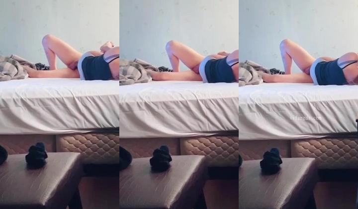 超顶绿帽淫妻【Chloe Chloe】订阅，约单男各种性爱3P，愿望被天下所有男人肏