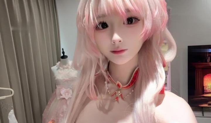 超美颜值少女『季雨』逼脸同框自慰定制福利，绝美容颜粉嫩小逼甚是诱人！小萌妹居然这么反差，真的爱了