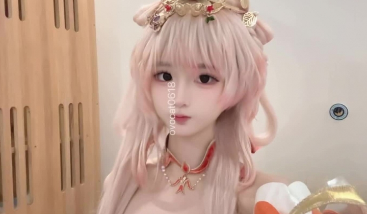 超美颜值少女『季雨』逼脸同框自慰定制福利，绝美容颜粉嫩小逼甚是诱人！小萌妹居然这么反差，真的爱了
