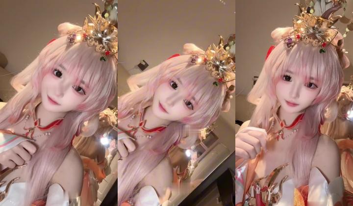超美颜值少女『季雨』逼脸同框自慰定制福利，绝美容颜粉嫩小逼甚是诱人！小萌妹居然这么反差，真的爱了